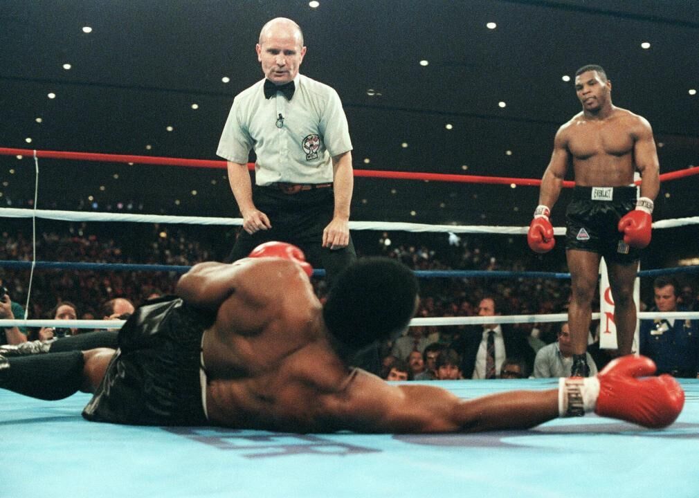 1986: Mike Tyson becomes youngest heavyweight champ